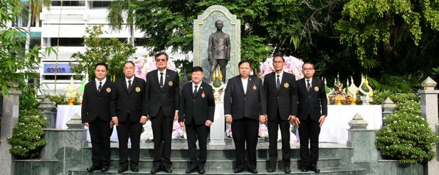 เลขาธิการเนติบัณฑิตยสภาวางพานพุ่มดอกไม้ถวายสักการะพระอนุสาวรีย์พระเจ้าบรมวงศ์เธอ กรมหลวงราชบุรีดิเรกฤทธิ์ 2569
