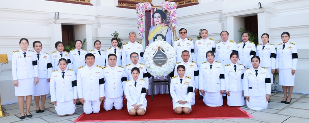 เนติบัณฑิตยสภาวางพวงมาลาถวายสักการะพระบรมศพ